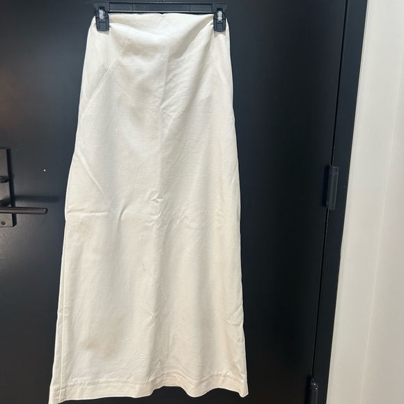 🤍Babaton (Aritzia) White Strapless Dress - Picture 3 of 10